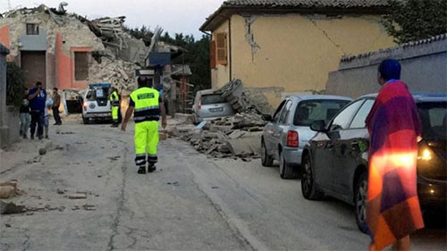 Un fuerte terremoto sacude el centro de Italia